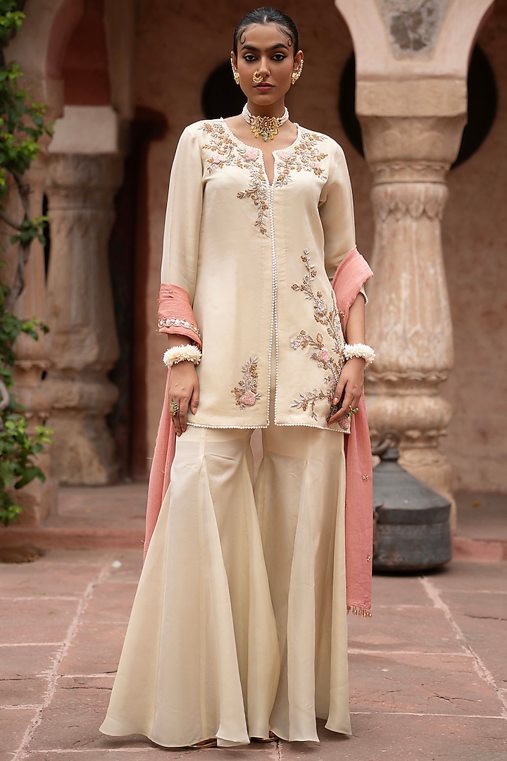 Off-White Tissue Resham Embroidered Kurta Set by NIKUNJ BY NIIDHI BAJAJ at Pernia's Pop Up Shop
