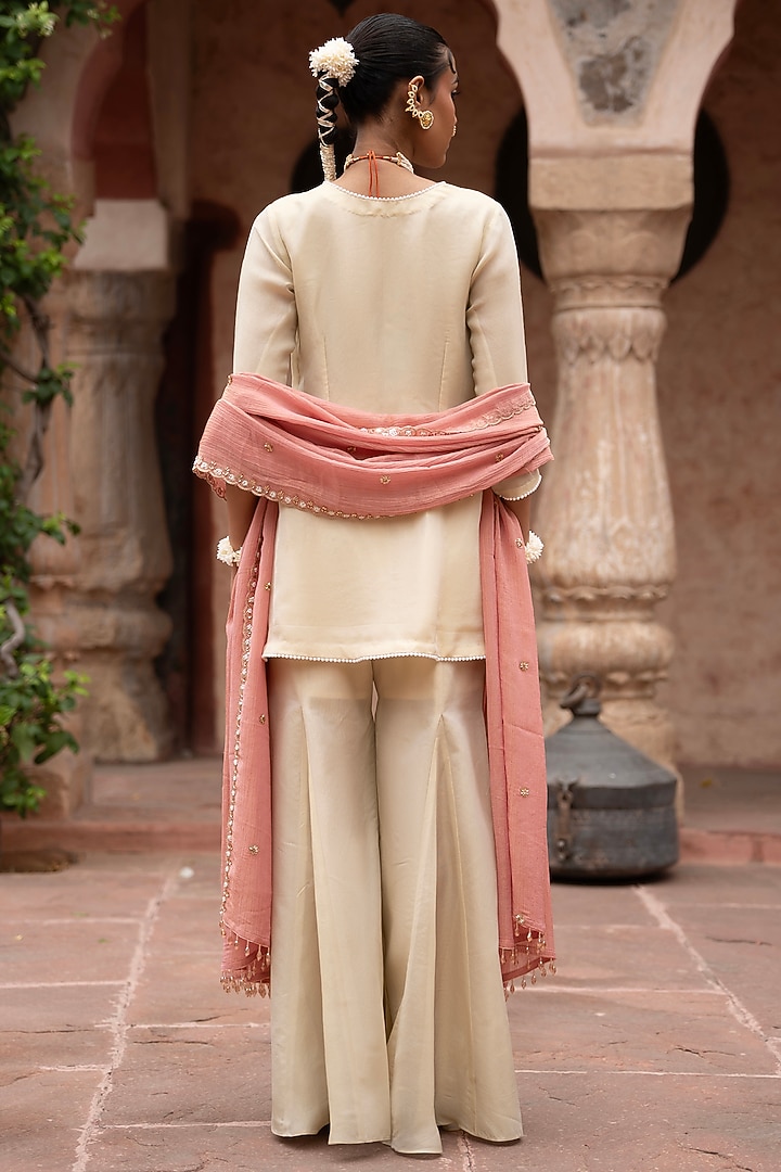 Off-White Tissue Resham Embroidered Kurta Set by NIKUNJ BY NIIDHI BAJAJ at Pernia's Pop Up Shop