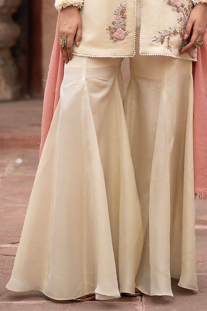 Off-White Tissue Resham Embroidered Kurta Set by NIKUNJ BY NIIDHI BAJAJ at Pernia's Pop Up Shop
