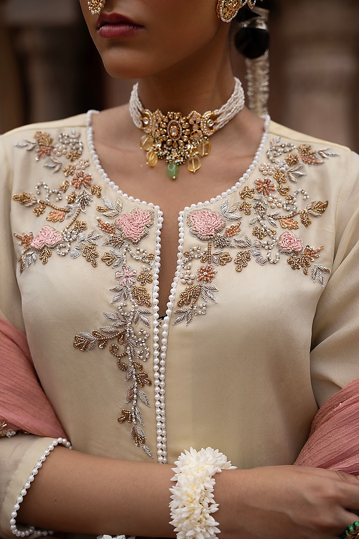 Off-White Tissue Resham Embroidered Kurta Set by NIKUNJ BY NIIDHI BAJAJ at Pernia's Pop Up Shop