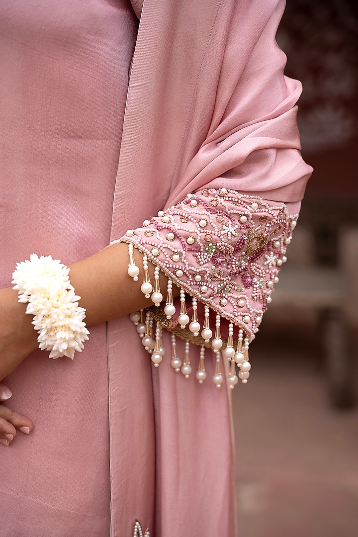 Light Pink Silk Resham Hand Embroidered Kurta Set by NIKUNJ BY NIIDHI BAJAJ at Pernia's Pop Up Shop