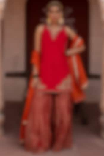 Red Tissue Gharara Set by NIKUNJ BY NIIDHI BAJAJ at Pernia's Pop Up Shop