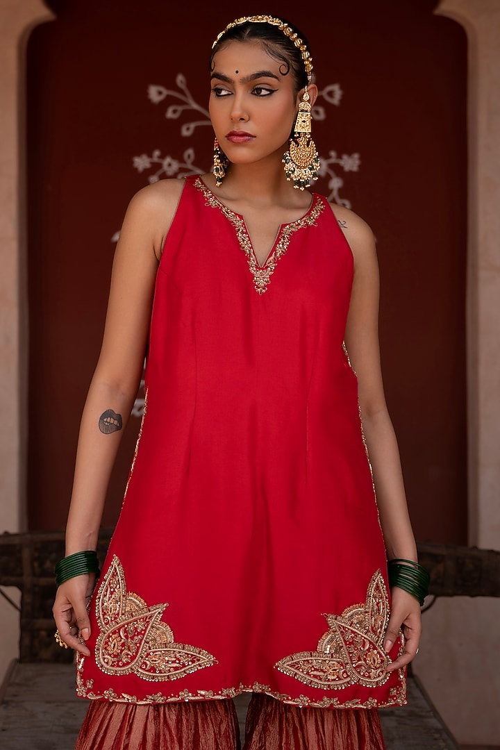 Red Tissue Gharara Set by NIKUNJ BY NIIDHI BAJAJ at Pernia's Pop Up Shop
