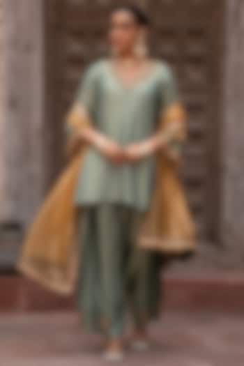 Green Tissue Hand Embroidered Kurta Set by NIKUNJ BY NIIDHI BAJAJ at Pernia's Pop Up Shop