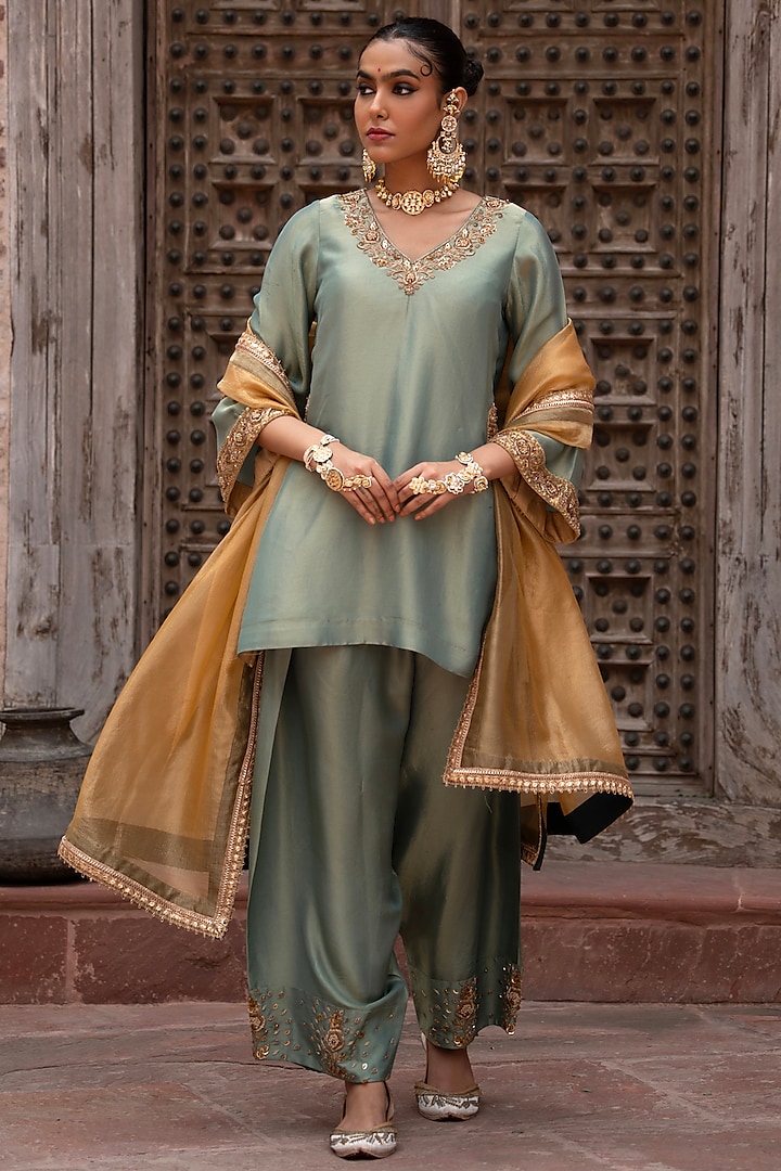 Green Tissue Hand Embroidered Kurta Set by NIKUNJ BY NIIDHI BAJAJ at Pernia's Pop Up Shop