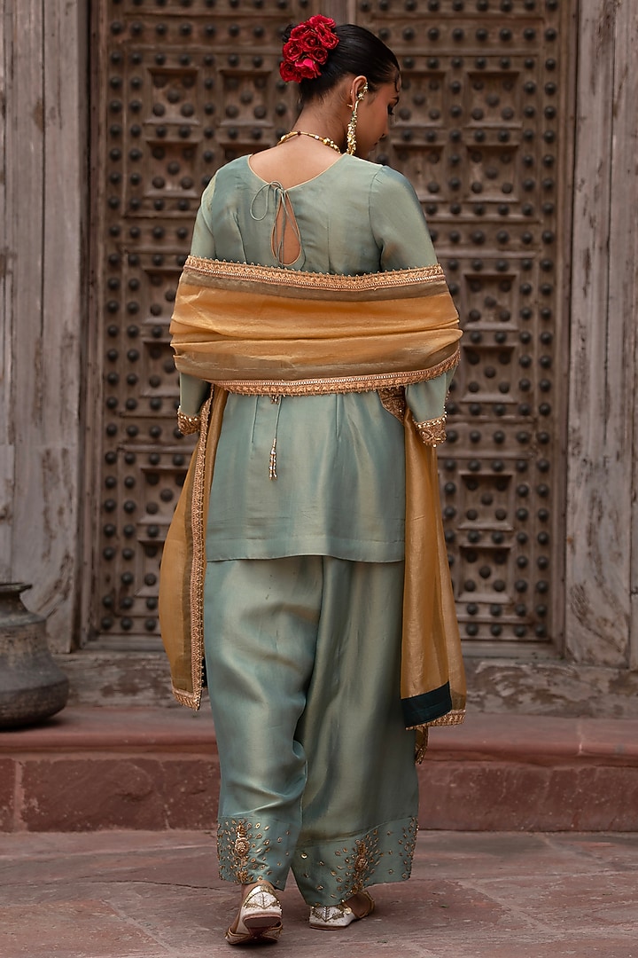 Green Tissue Hand Embroidered Kurta Set by NIKUNJ BY NIIDHI BAJAJ at Pernia's Pop Up Shop