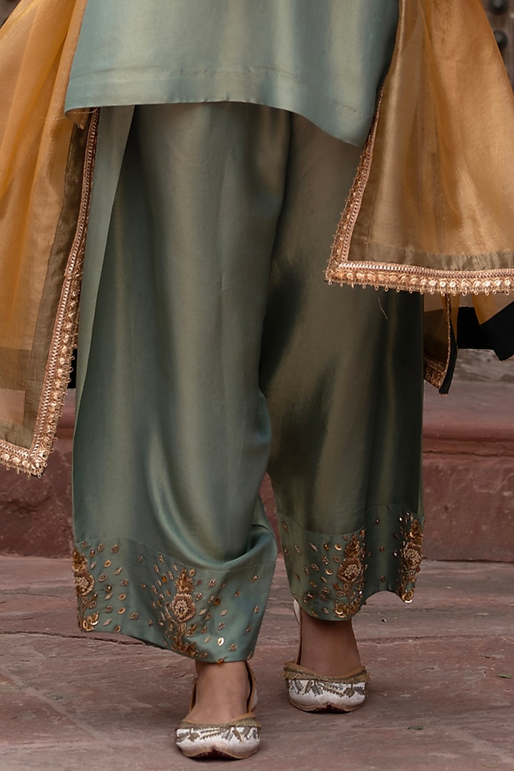 Green Tissue Hand Embroidered Kurta Set by NIKUNJ BY NIIDHI BAJAJ at Pernia's Pop Up Shop