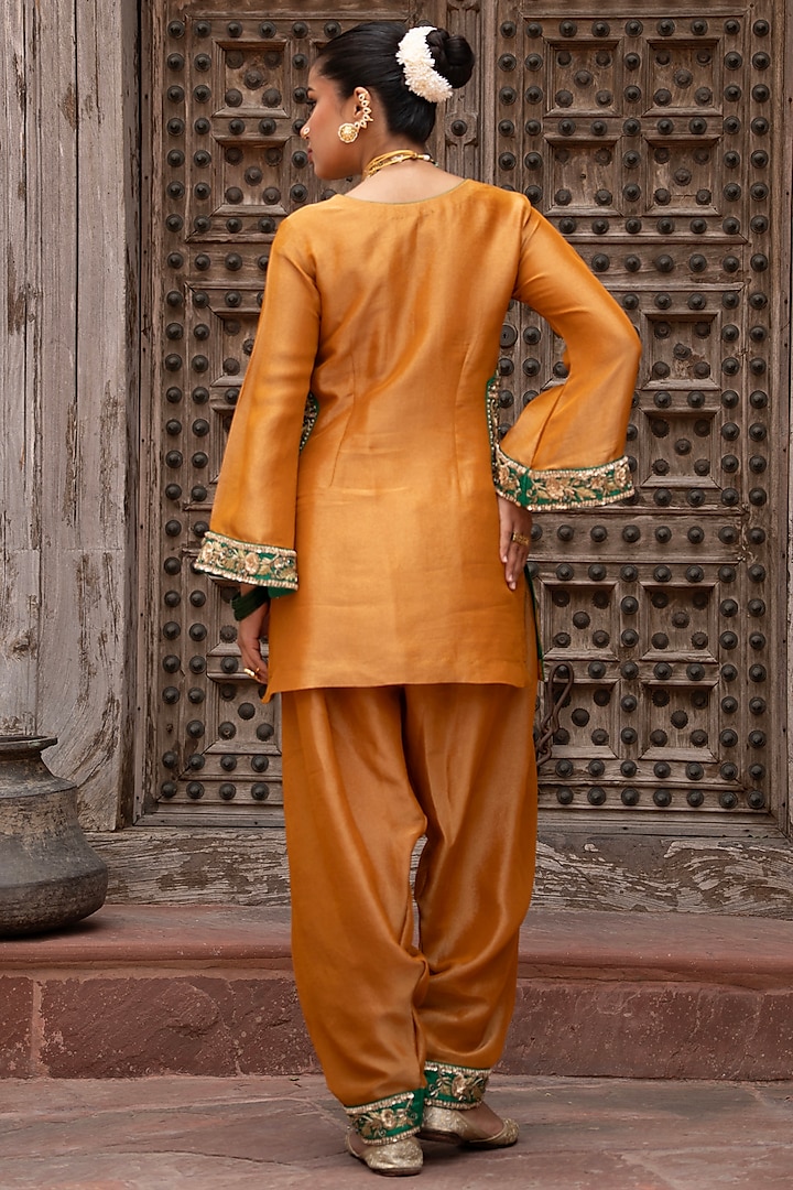 Mustard-Orange Tissue Zardosi Embroidered Kurta Set by NIKUNJ BY NIIDHI BAJAJ at Pernia's Pop Up Shop