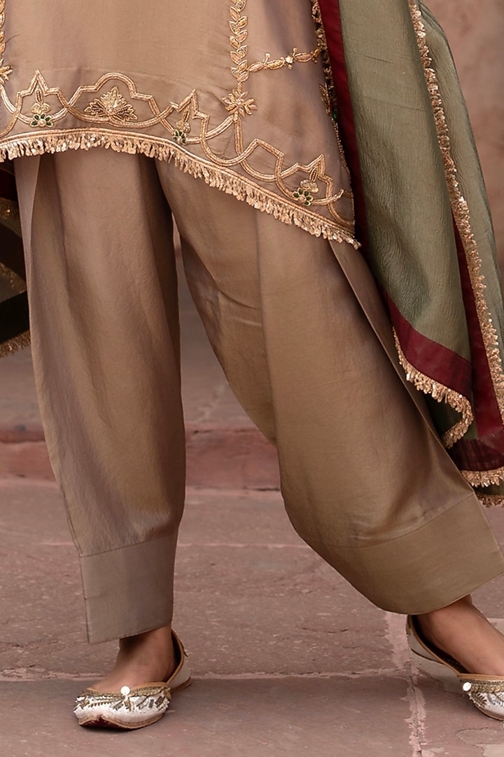 Olive Gold Tissue Resham Embroidered Kurta Set by NIKUNJ BY NIIDHI BAJAJ at Pernia's Pop Up Shop