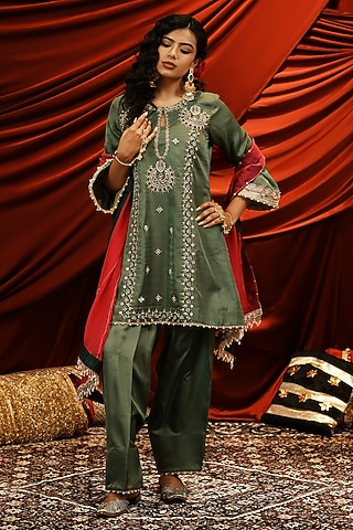 Olive Green Silk Hand Embroidered Kurta Set by NIKUNJ BY NIIDHI BAJAJ