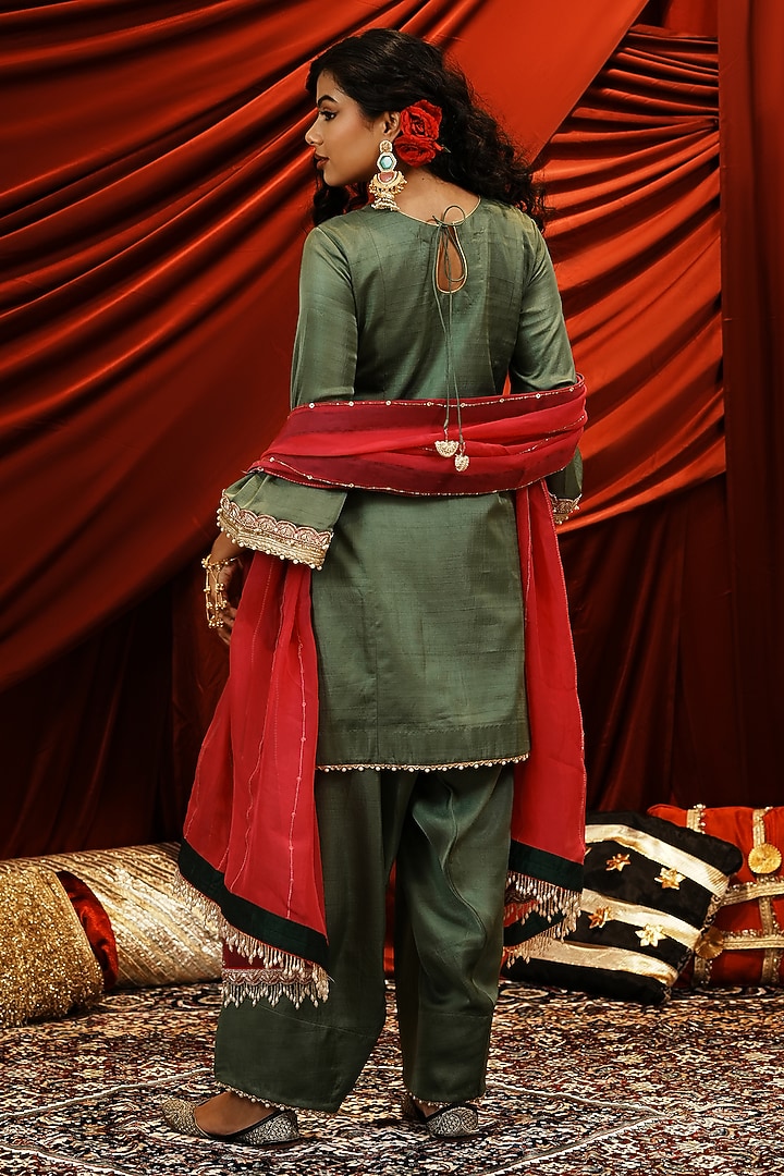 Olive Green Silk Hand Embroidered Kurta Set by NIKUNJ BY NIIDHI BAJAJ at Pernia's Pop Up Shop