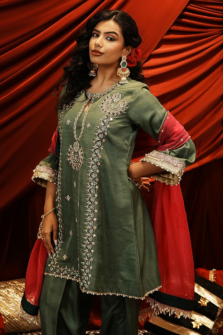 Olive Green Silk Hand Embroidered Kurta Set by NIKUNJ BY NIIDHI BAJAJ at Pernia's Pop Up Shop