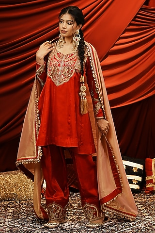 Vermillion Red Silk Hand Embroidered Kurta Set by NIKUNJ BY NIIDHI BAJAJ