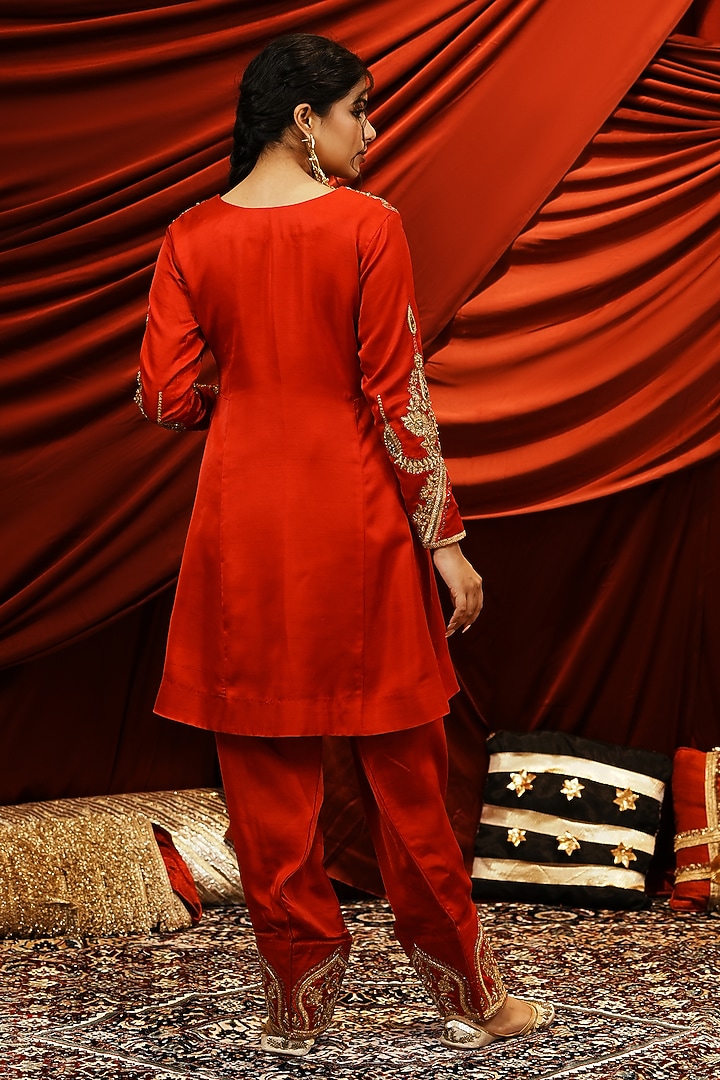 Vermillion Red Silk Hand Embroidered Kurta Set by NIKUNJ BY NIIDHI BAJAJ at Pernia's Pop Up Shop