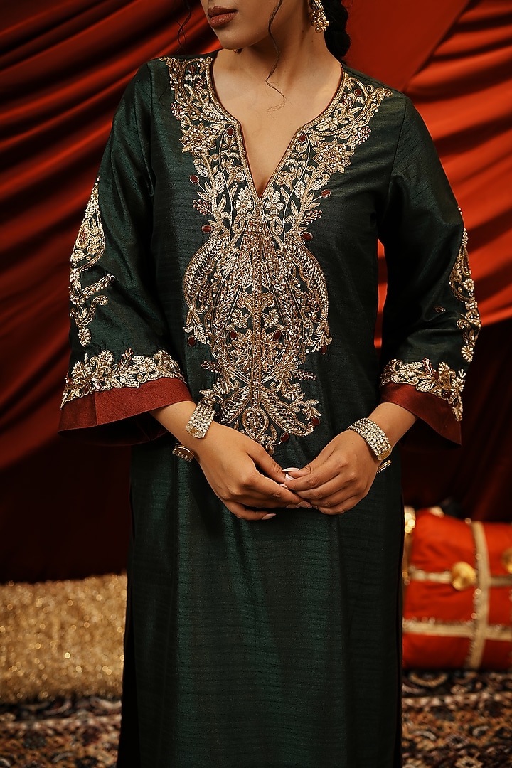 Bottle Green Silk Hand Embroidered Kurta Set by NIKUNJ BY NIIDHI BAJAJ at Pernia's Pop Up Shop