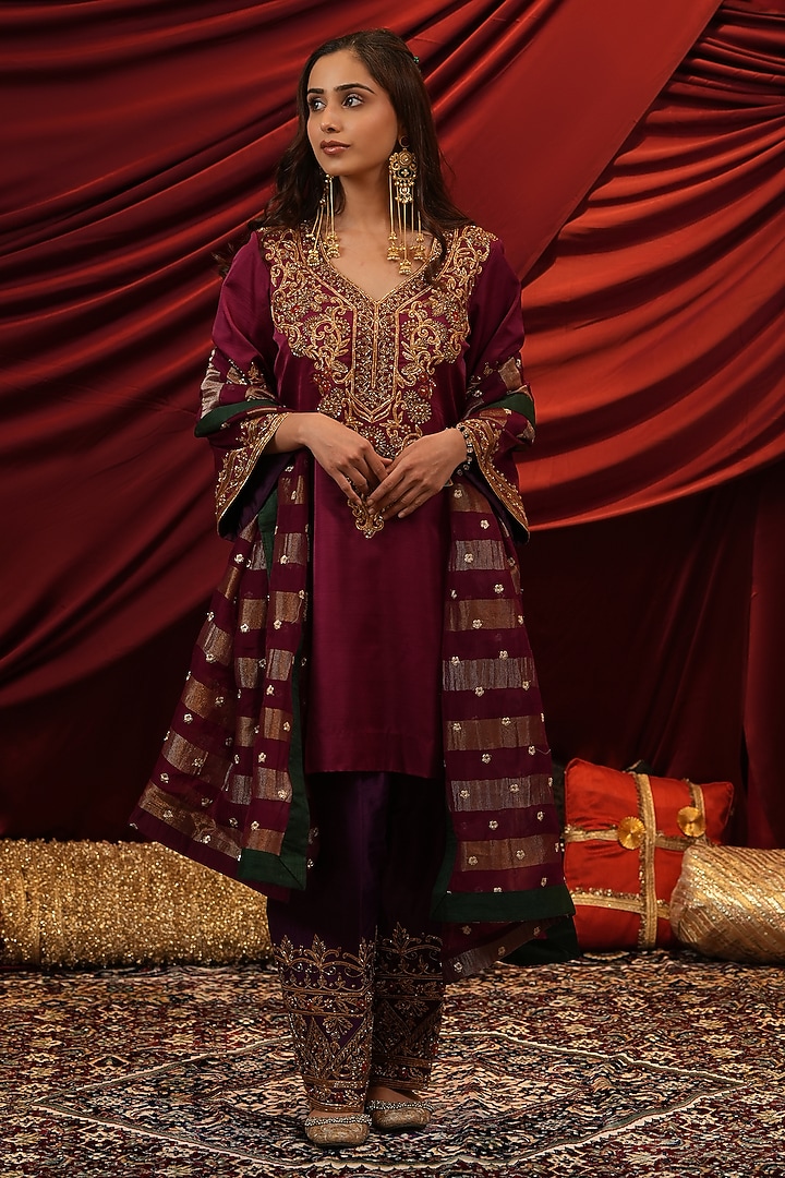 Deep Plum Silk Hand Embroidered Kurta Set by NIKUNJ BY NIIDHI BAJAJ at Pernia's Pop Up Shop