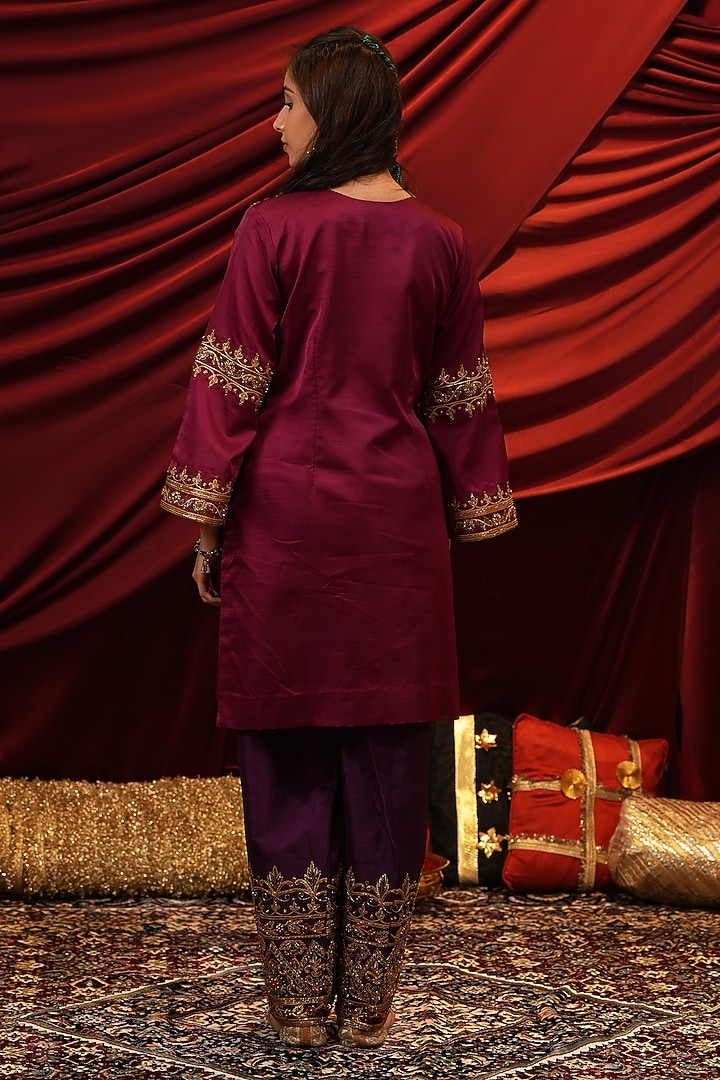 Deep Plum Silk Hand Embroidered Kurta Set by NIKUNJ BY NIIDHI BAJAJ at Pernia's Pop Up Shop