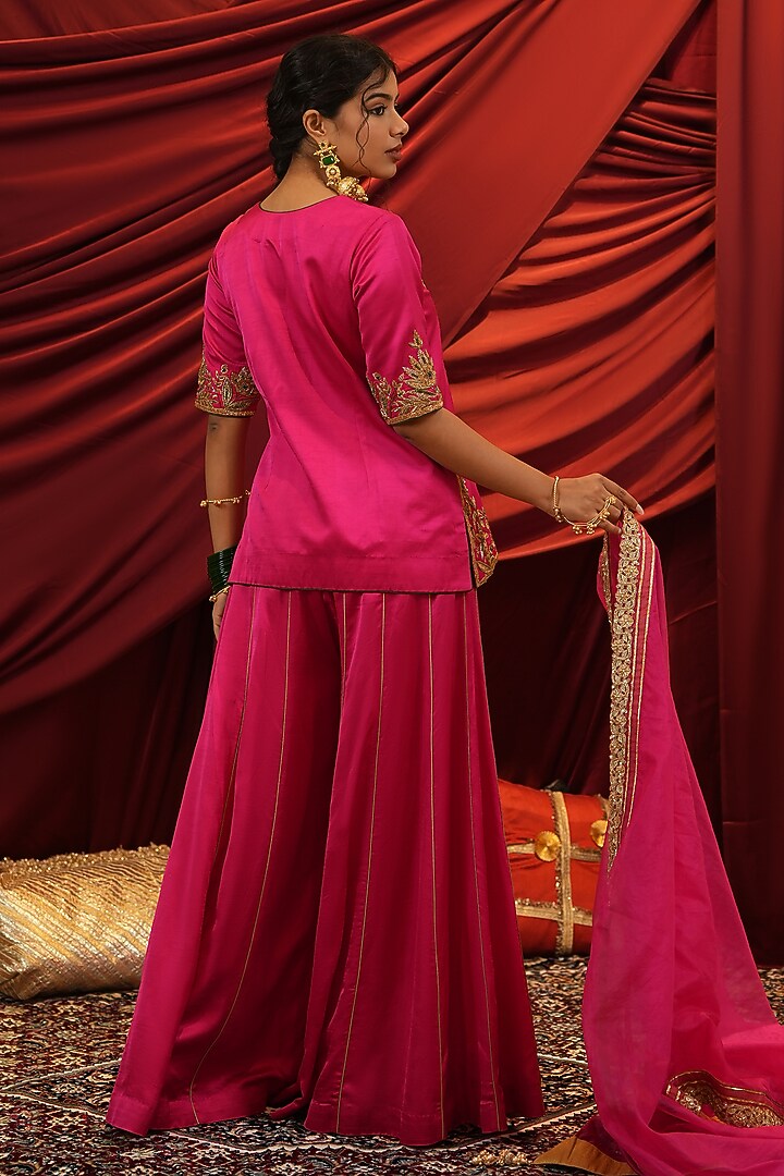 Rani Pink Silk Hand Embroidered Short Kurta Set by NIKUNJ BY NIIDHI BAJAJ at Pernia's Pop Up Shop