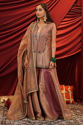 Dust Rose Silk Floral Hand Embroidered Kurta Set by NIKUNJ BY NIIDHI BAJAJ