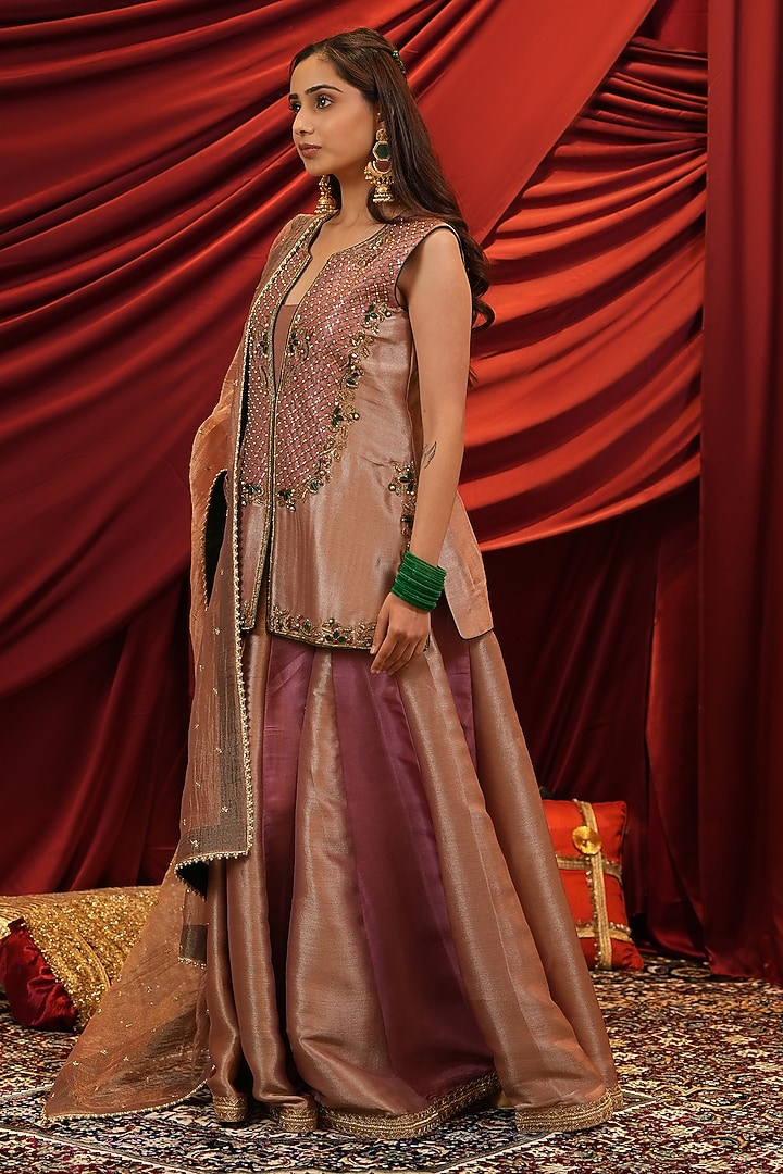 Dust Rose Silk Floral Hand Embroidered Kurta Set by NIKUNJ BY NIIDHI BAJAJ at Pernia's Pop Up Shop