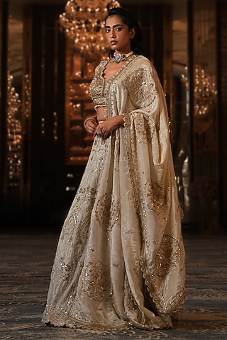 Off-White Net Hand Embroidered Lehenga Set by NIKUNJ BY NIIDHI BAJAJ