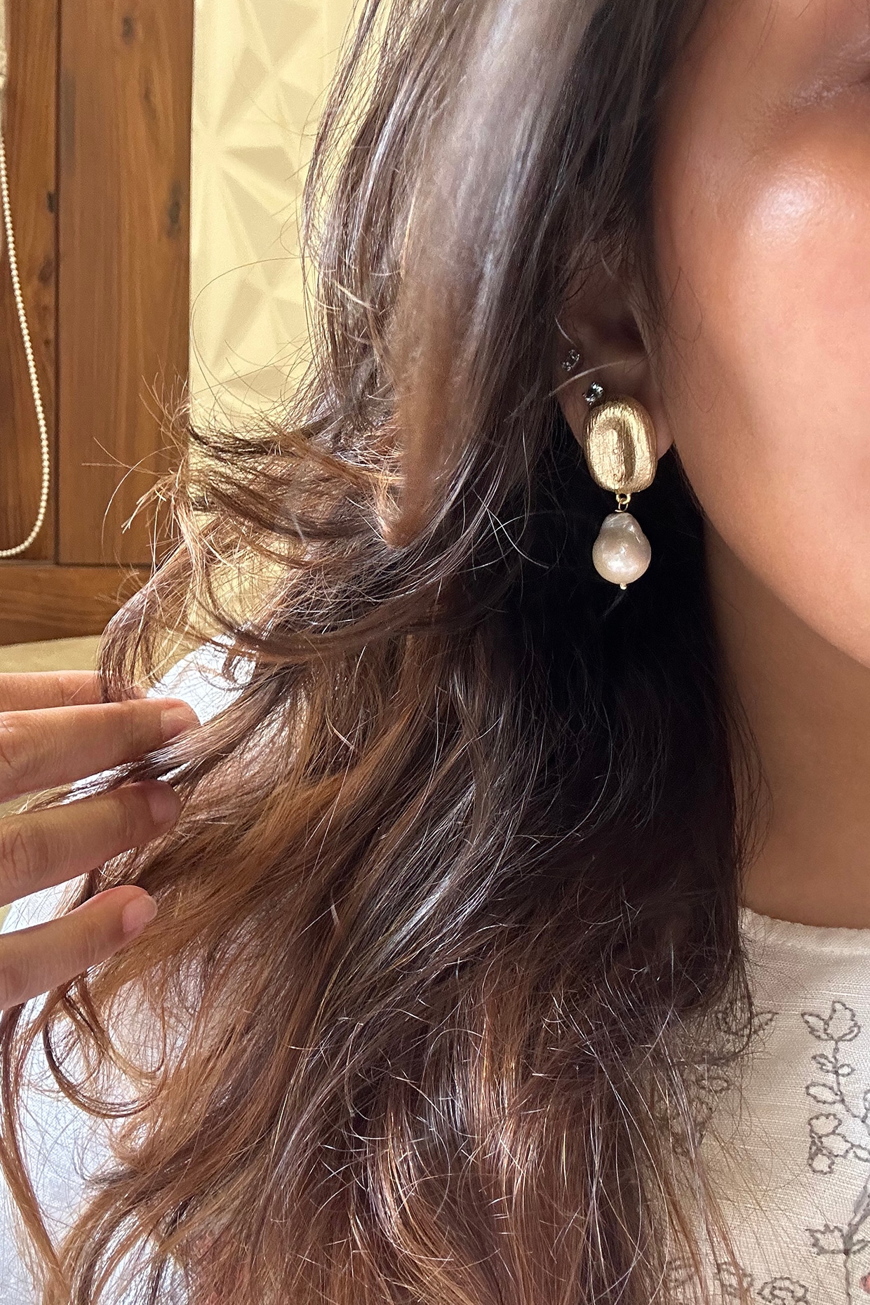 12 earrings and hair accessories to shop the Baroque pearl trend | VOGUE  India | Vogue India