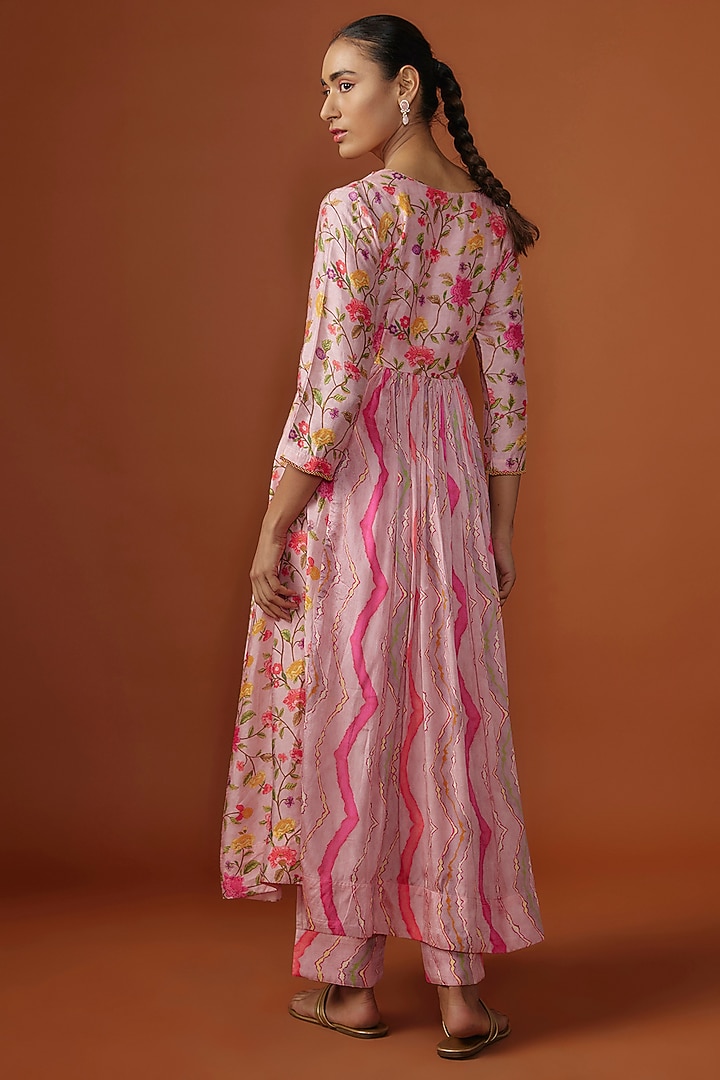 Pink Silk Floral Digital Printed & Mirror Embroidered Kurta Set by Ne'Chi at Pernia's Pop Up Shop