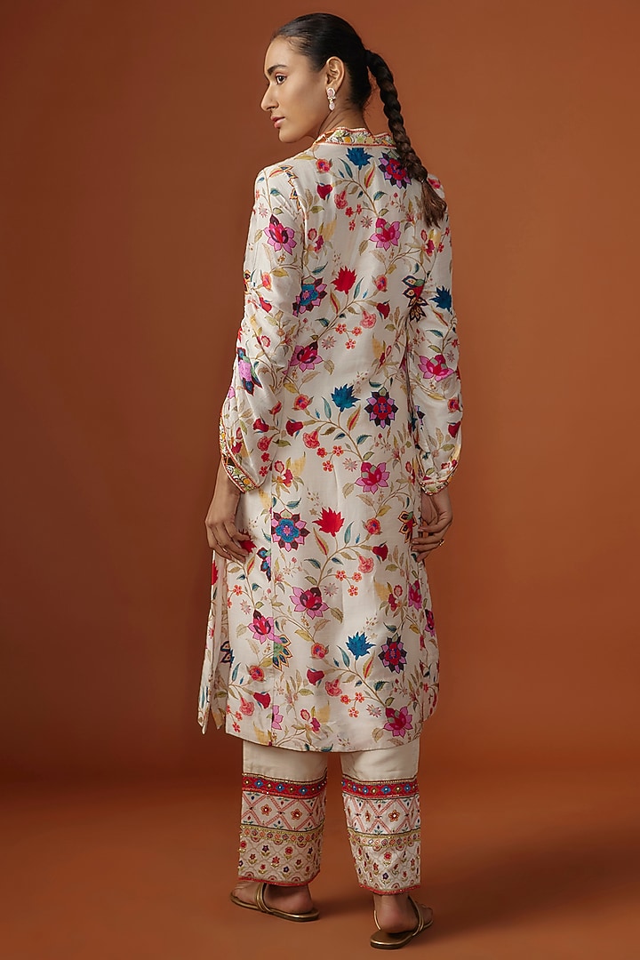 White Silk Floral Digital Printed & Mirror Embroidered Kurta Set by Ne'Chi at Pernia's Pop Up Shop