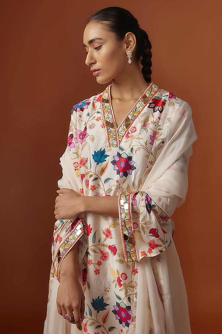White Silk Floral Digital Printed & Mirror Embroidered Kurta Set by Ne'Chi at Pernia's Pop Up Shop