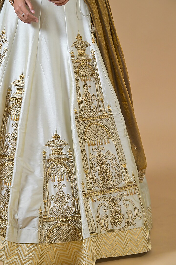 Off-White Imported Silk Cutdana Hand Embroidered Wedding Lehenga Set by Label Nilansha Jain at Pernia's Pop Up Shop