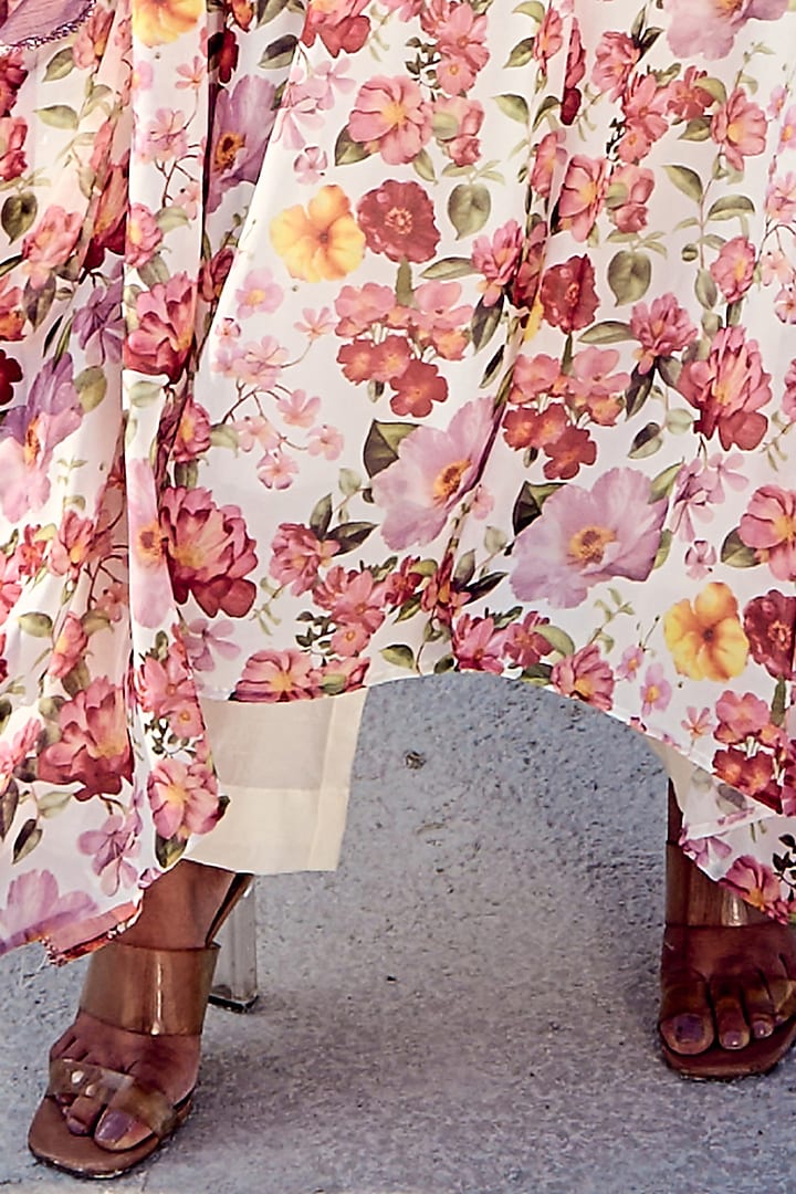 Lilac Georgette Printed & Embroidered Kaftan Set by Nikita Vishakha at Pernia's Pop Up Shop