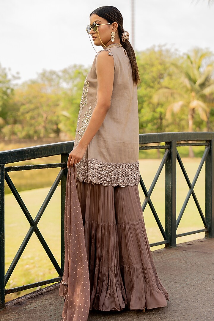 Platinum-Beige Tissue Mirror Embroidered Kurta Set by Nikita Vishakha at Pernia's Pop Up Shop