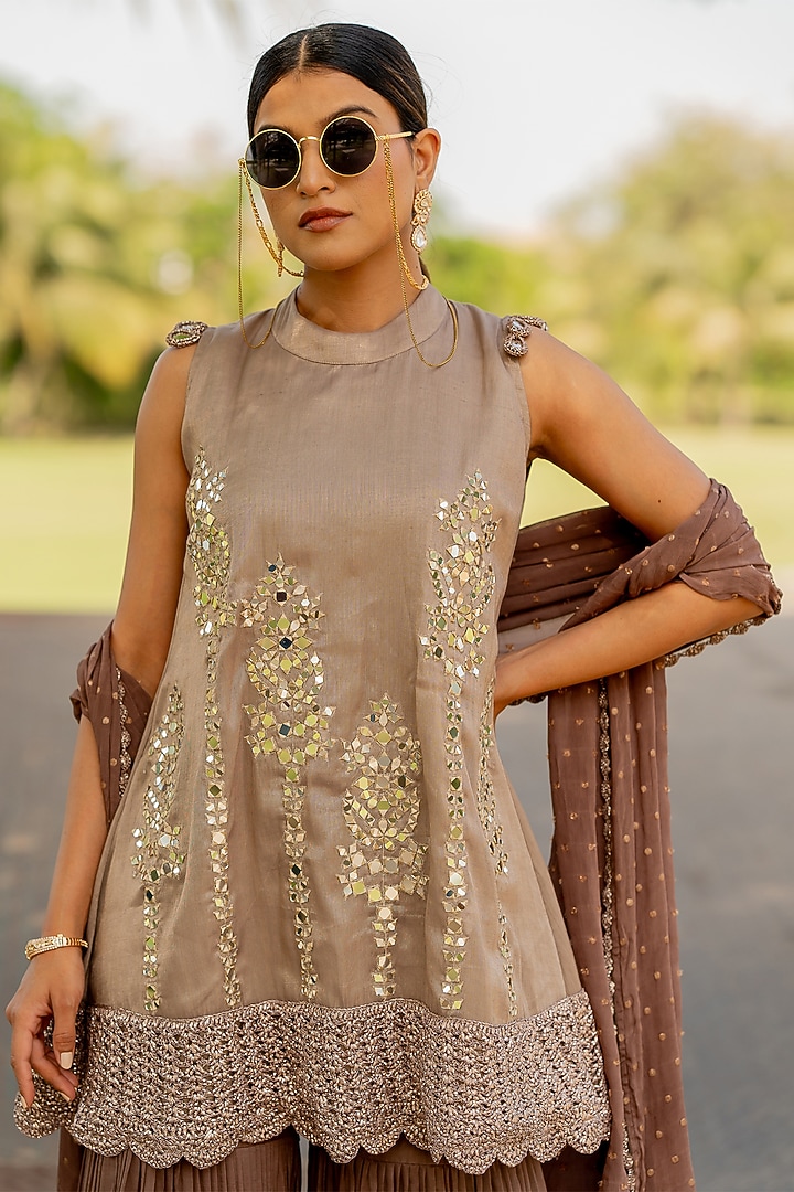Platinum-Beige Tissue Mirror Embroidered Kurta Set by Nikita Vishakha at Pernia's Pop Up Shop