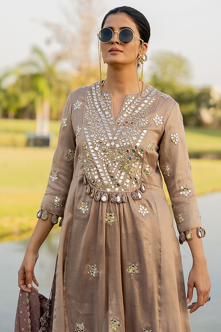 Platinum-Beige Tissue Mirror Embroidered Kurta Set by Nikita Vishakha at Pernia's Pop Up Shop