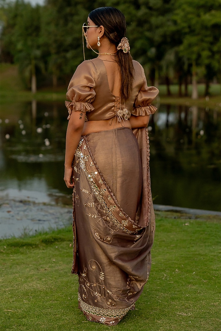 Bronze Tissue hand Embroidered Reception Saree Set by Nikita Vishakha at Pernia's Pop Up Shop