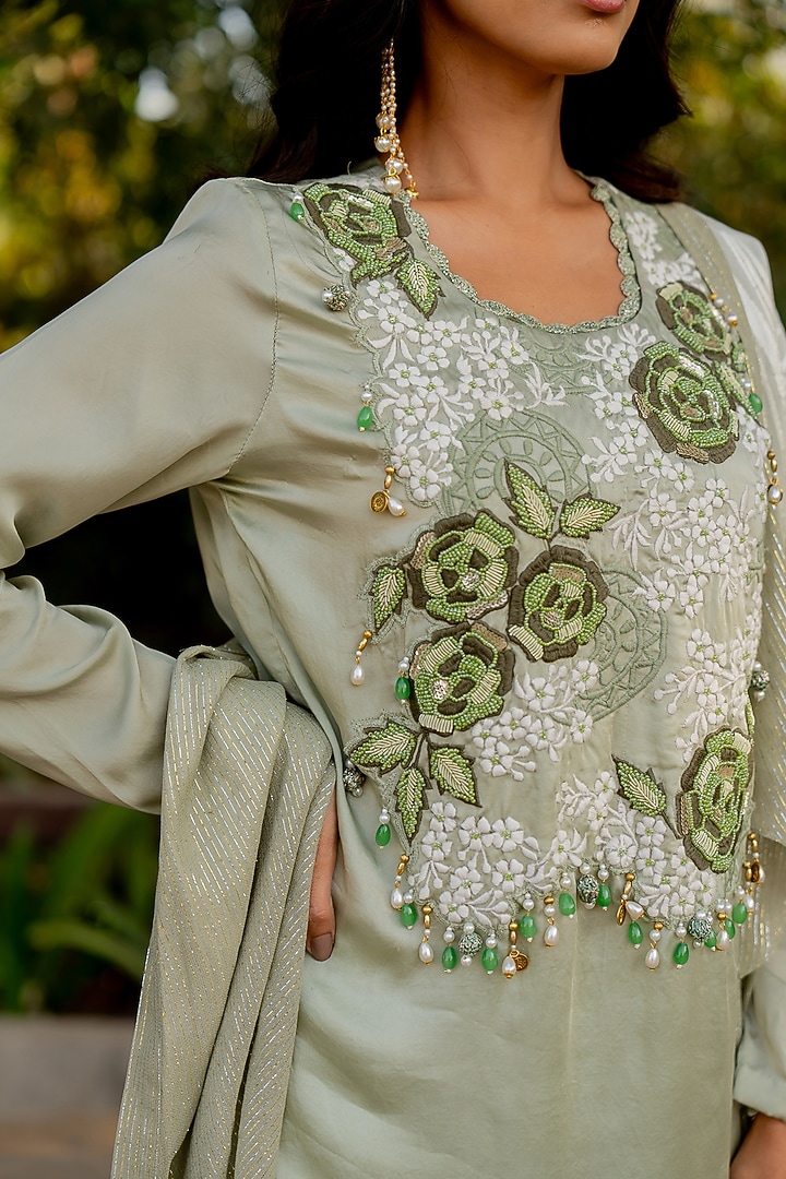 Green Crepe Thread Embroidered Kurta Set by Nikita Vishakha at Pernia's Pop Up Shop