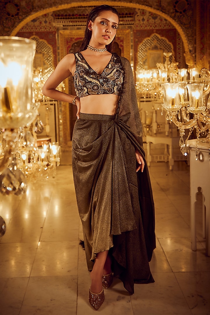 Black Foil Ombre Pick-Up Skirt Saree Set by Nikita Vishakha at Pernia's Pop Up Shop