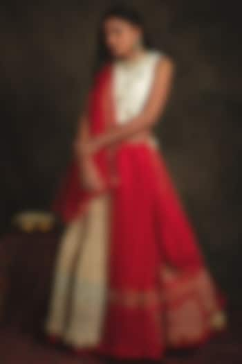 Pearl White & Auspicious Red Mesh Wedding Lehenga Set by Nikita Vishakha at Pernia's Pop Up Shop