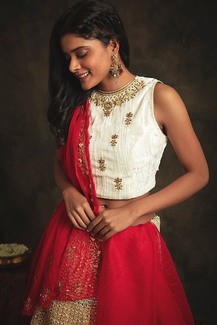 Pearl White & Auspicious Red Mesh Wedding Lehenga Set by Nikita Vishakha at Pernia's Pop Up Shop