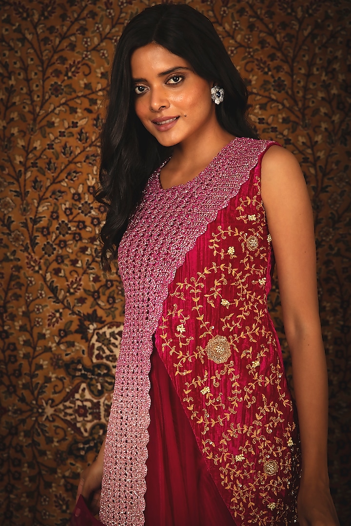 Ruby Pink Hand Embroidered Kurta Set by Nikita Vishakha at Pernia's Pop Up Shop
