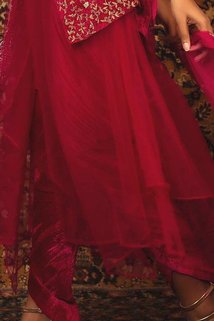 Ruby Pink Hand Embroidered Kurta Set by Nikita Vishakha at Pernia's Pop Up Shop