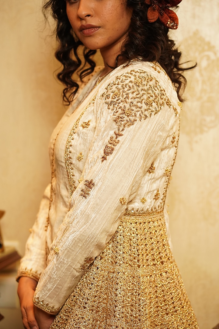 Pearl White Velvet Dhoti Set by Nikita Vishakha at Pernia's Pop Up Shop