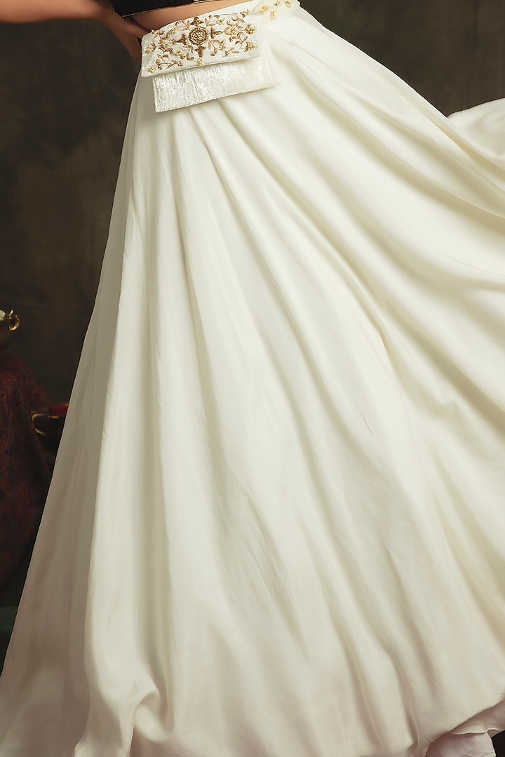 Pearl White Organza Flared Wedding Lehenga Set by Nikita Vishakha at Pernia's Pop Up Shop