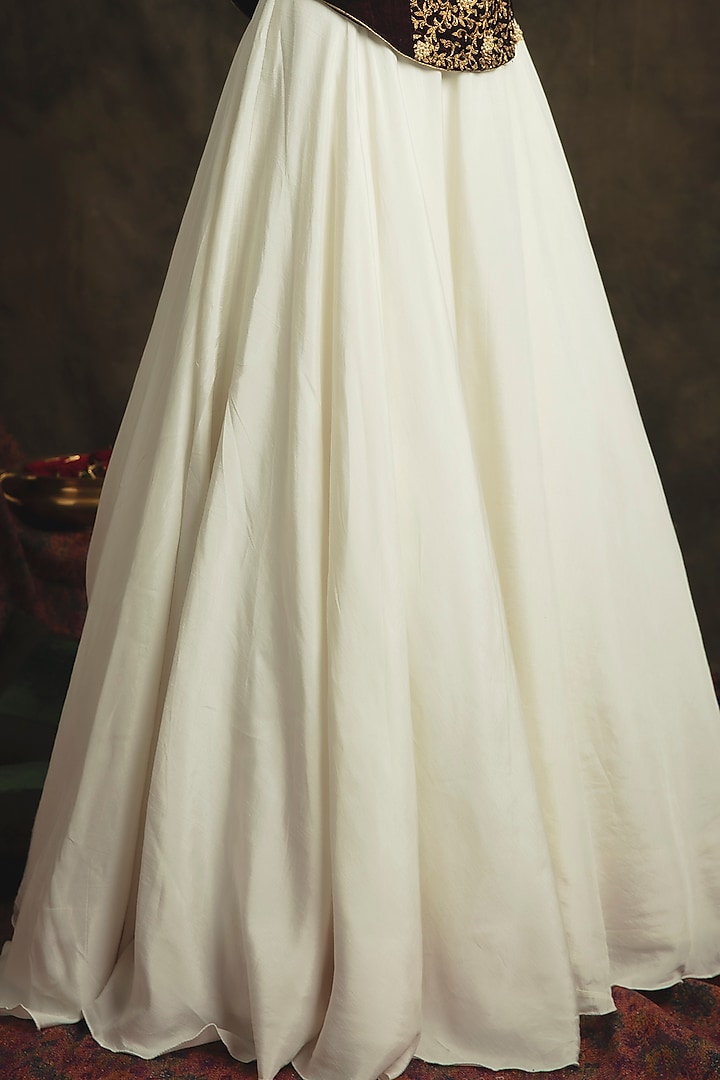 Pearl White Flared Wedding Lehenga Set by Nikita Vishakha at Pernia's Pop Up Shop