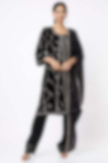 Black Hand Embroidered A-Line Kurta Set by Label Nimbus at Pernia's Pop Up Shop