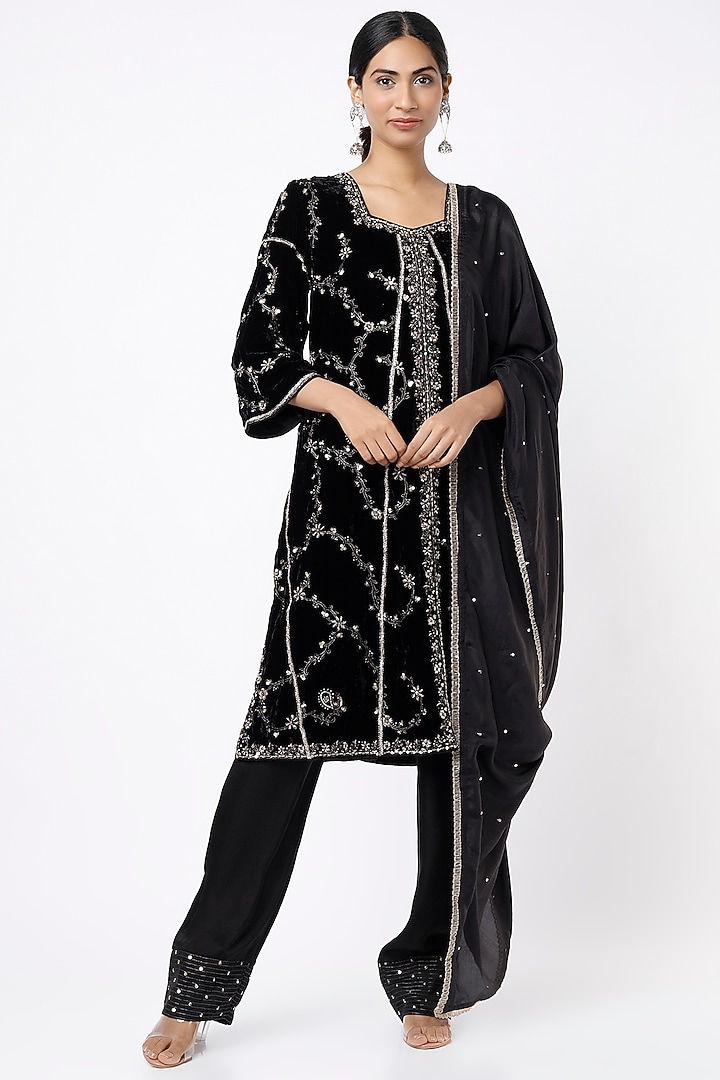 Black Hand Embroidered A-Line Kurta Set by Label Nimbus at Pernia's Pop Up Shop