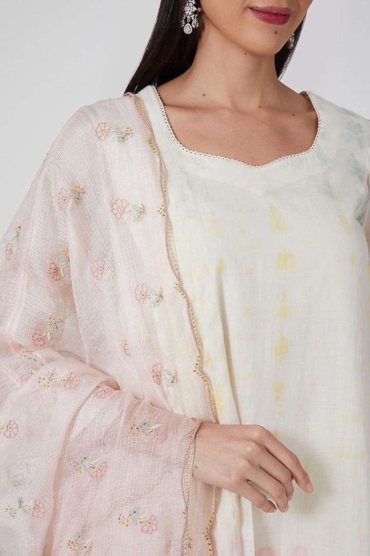White & Pink A-Line Tie-Dye Kurta Set by Label Nimbus at Pernia's Pop Up Shop