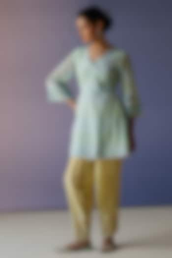 Blue Ombre Chanderi Hand Embroidered Overlap Kurta Set by Label Nimbus at Pernia's Pop Up Shop