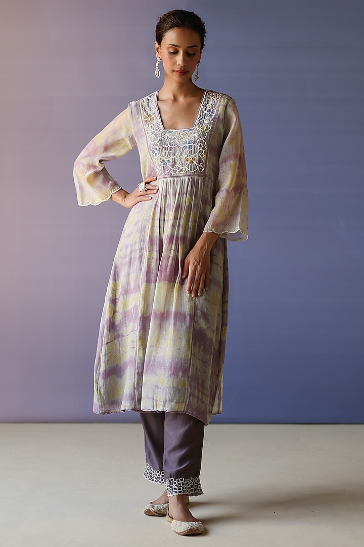 Lilac Chanderi Hand Embroidered & Tie-Dyed Kurta Set by Label Nimbus at Pernia's Pop Up Shop