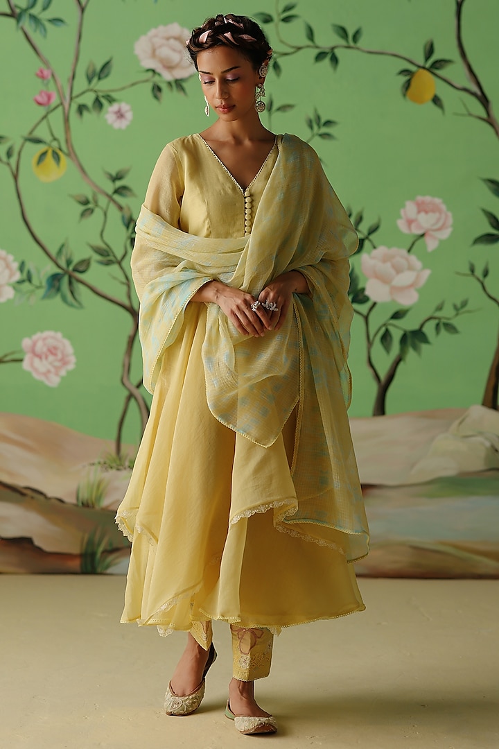 Yellow Chanderi Tie-Dyed & Hand Embroidered Anarkali Set by Label Nimbus at Pernia's Pop Up Shop